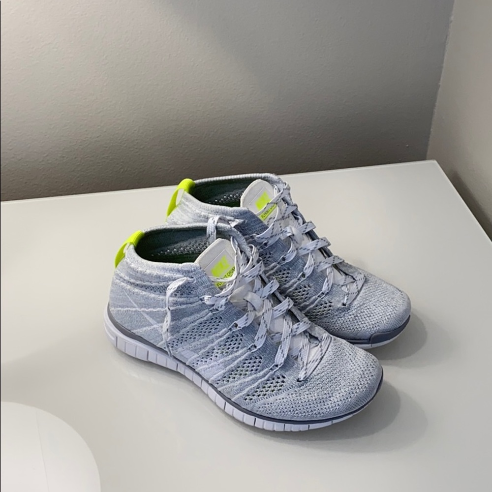 Nike flynit Chukka white and neon